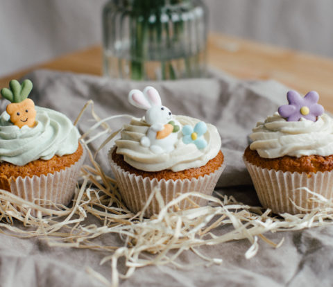 Oster Cupcakes mit Frischkäse Topping