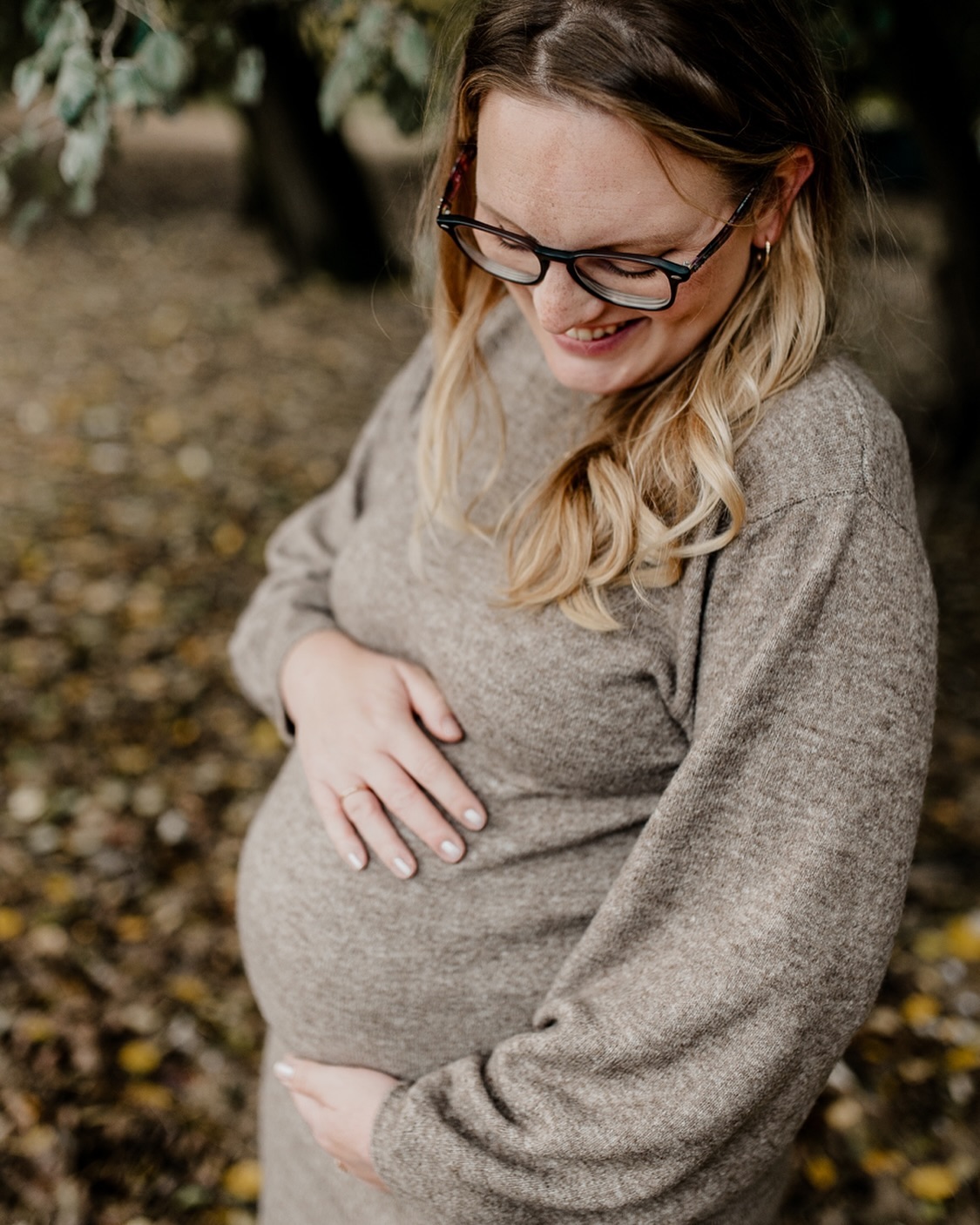 Nur noch zehn Wochen 😅 #februarbaby

Auch dieses Mal gehe ich einen Monat früher in den Mutterschutz und so schwer mir das wieder fällt, merke ich doch, dass es die richtige Entscheidung war. 

Jetzt heißt es erst mal etwas ausruhen und die Adventszeit genießen. Auch, wenn nicht mehr so viele Plätzchen reinpassen 😉

📸 @goldlichtfotografie